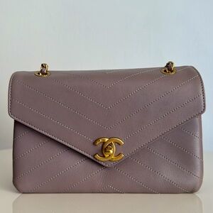 Chanel Grey-Taupe Chevron Leather Flap Bag Shoulder Crossbody Vintage Gold HW